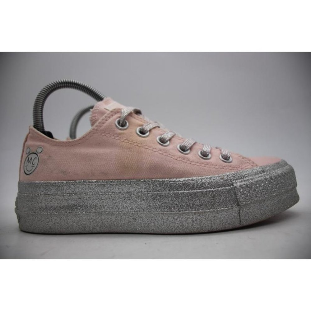 Converse Miley Cirus Women's 6.5 CTAS LIFT OX Pink Dogwood/ White/Black 562237C